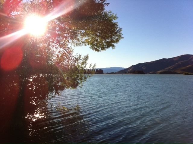  7 January 2011 à 07h34 - Un autre lac au bord duquel nous avons campé près de Twizel